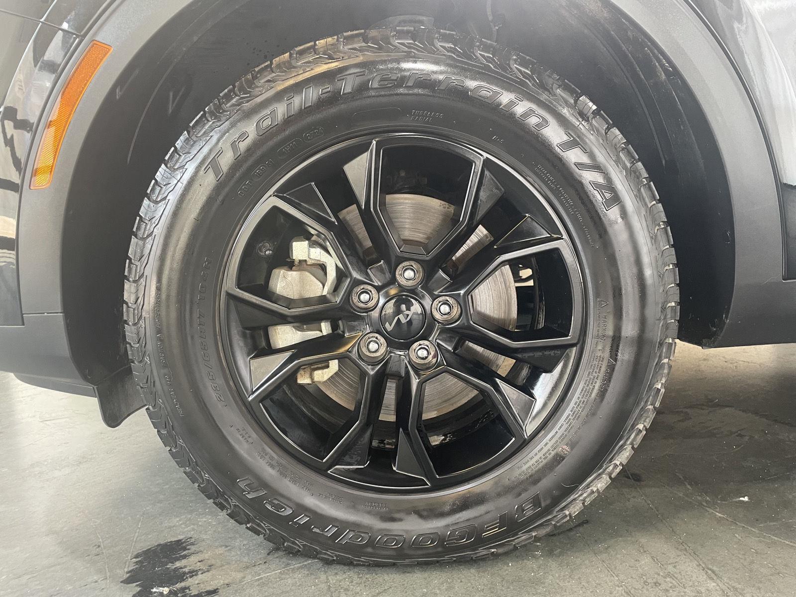Vehicle photo 10