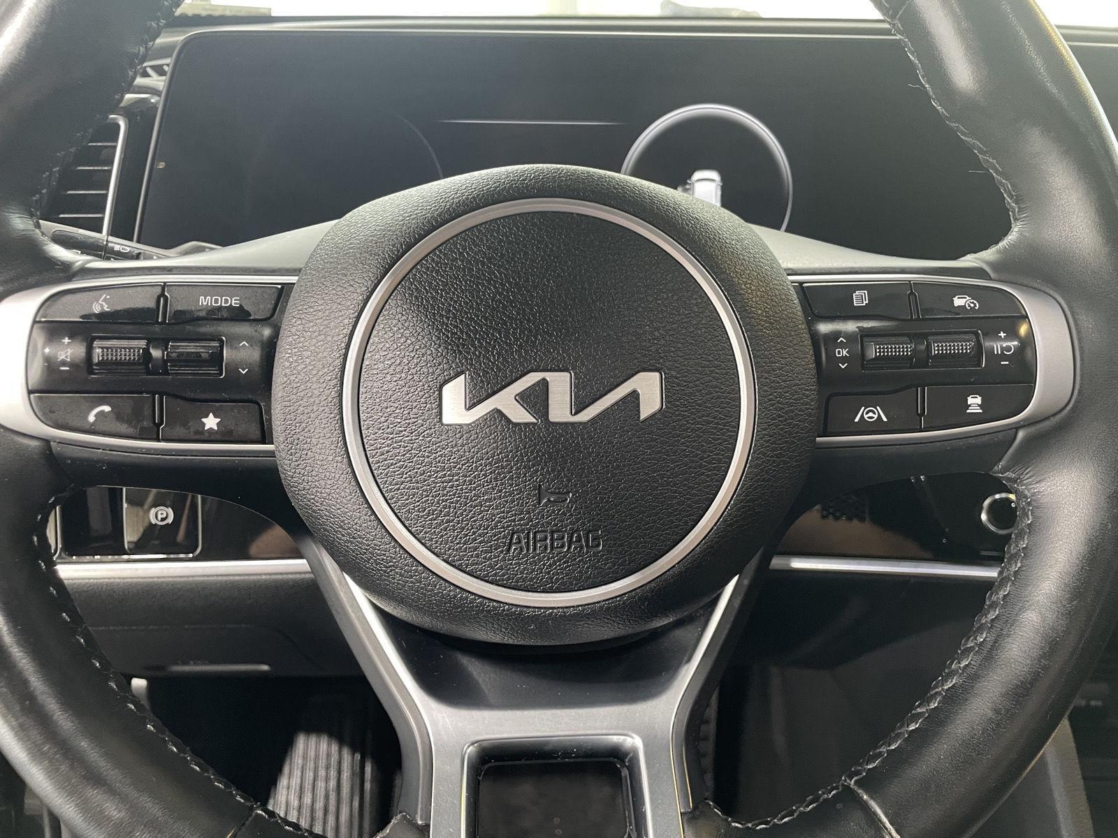 Vehicle photo 13