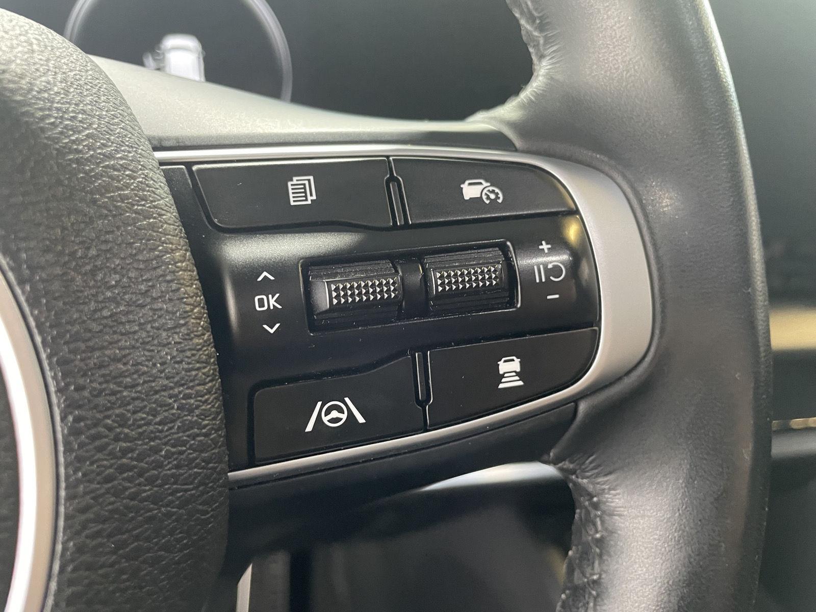 Vehicle photo 15