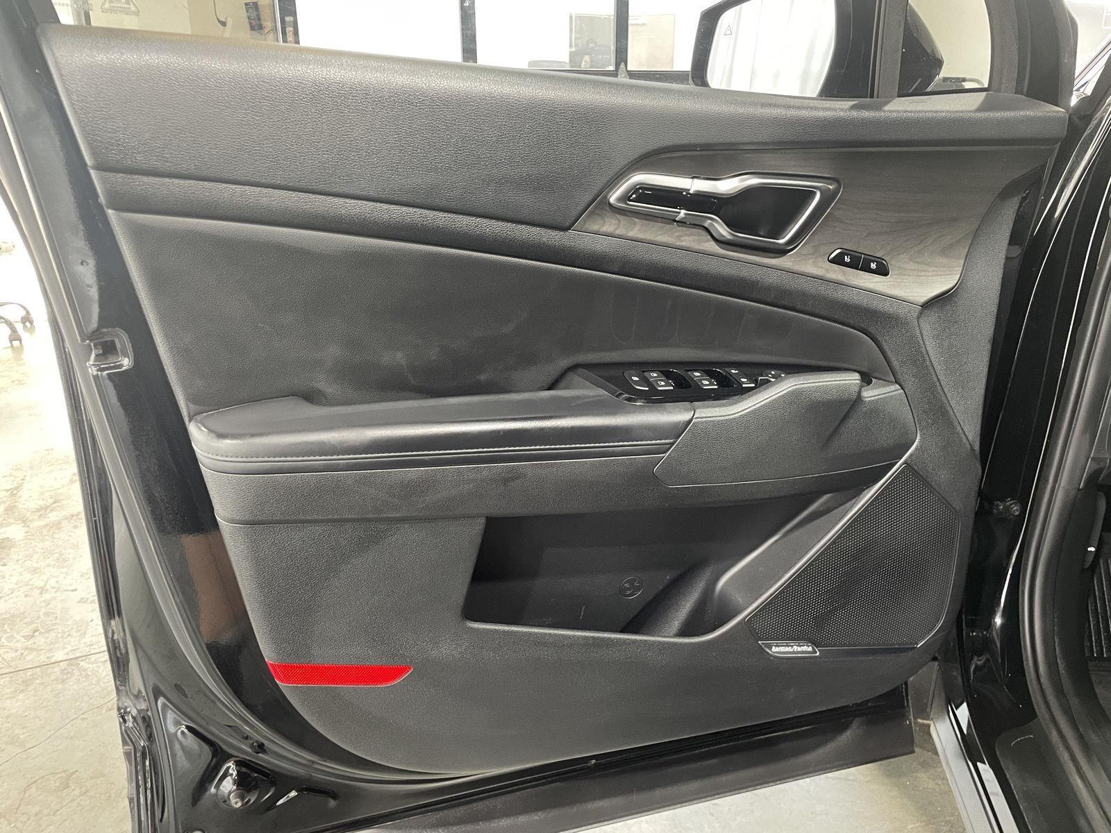 Vehicle photo 16