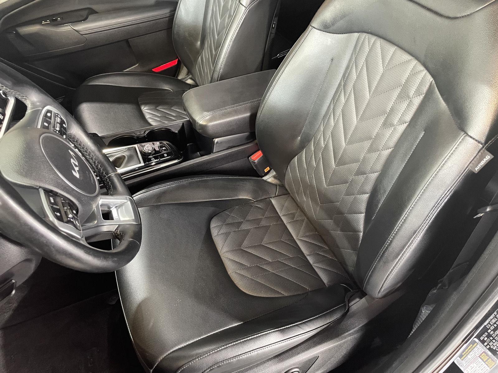 Vehicle photo 18