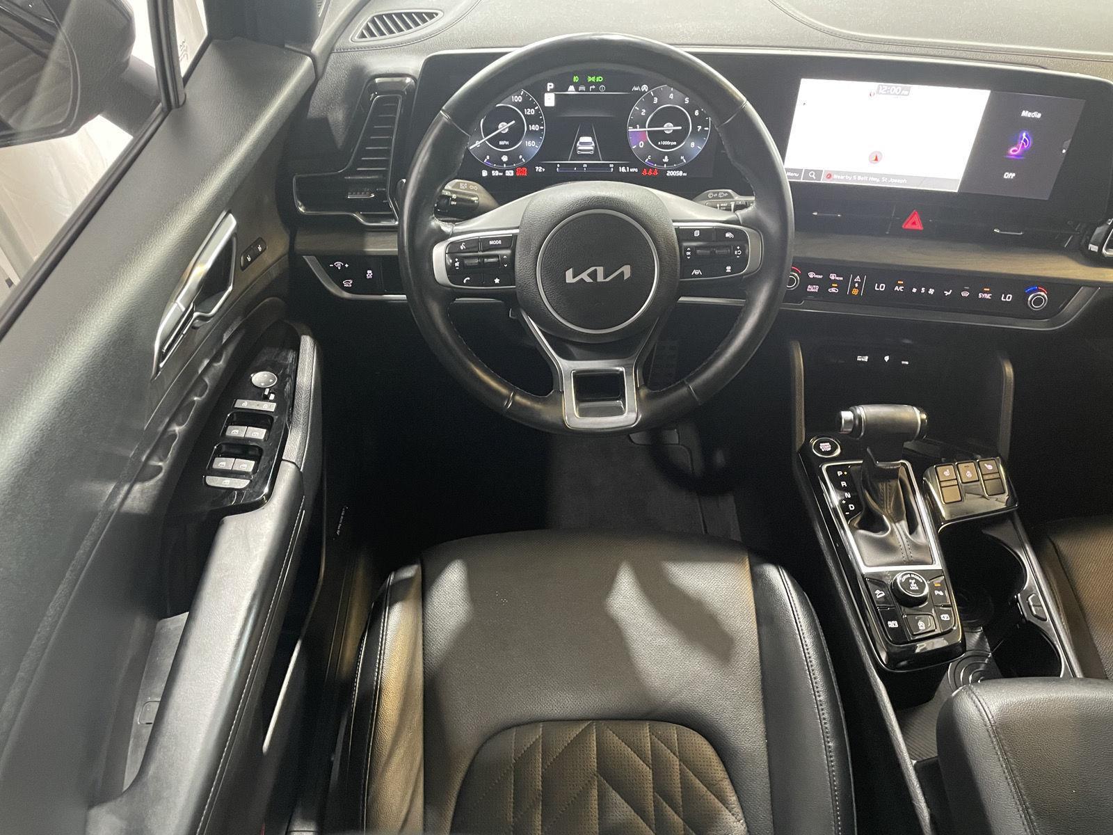Vehicle photo 20