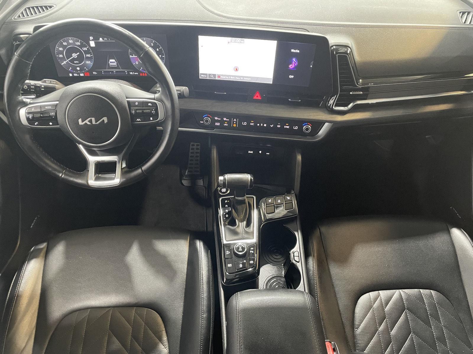 Vehicle photo 21