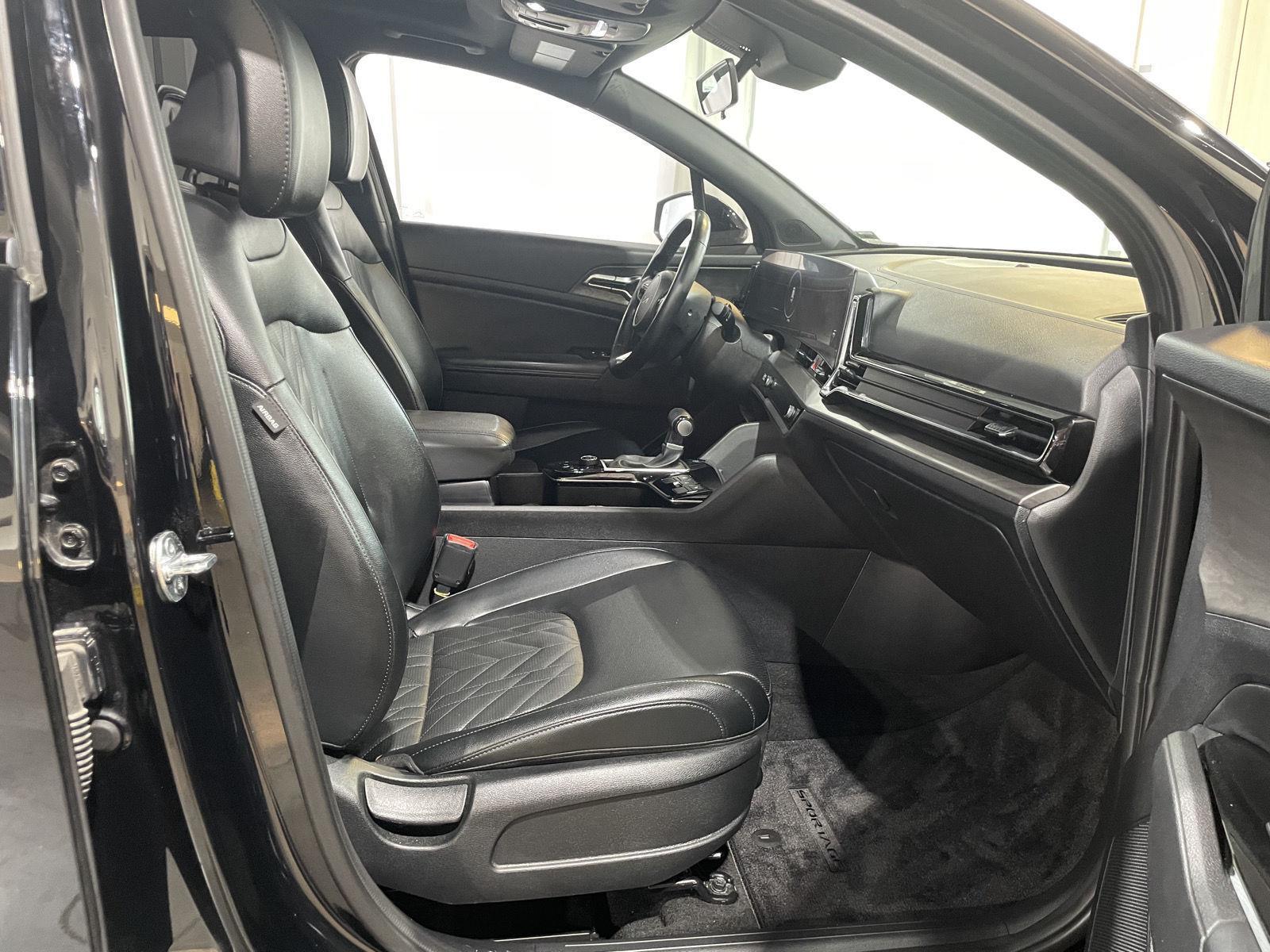 Vehicle photo 23