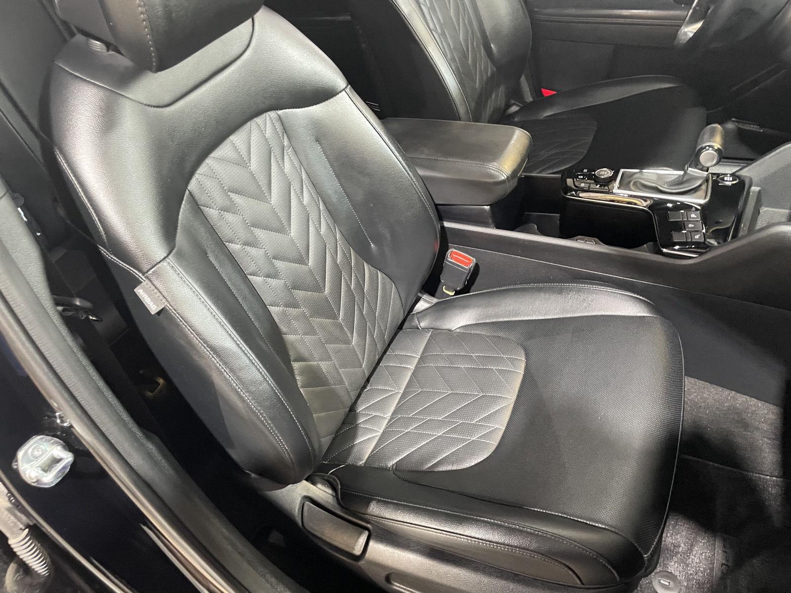 Vehicle photo 24