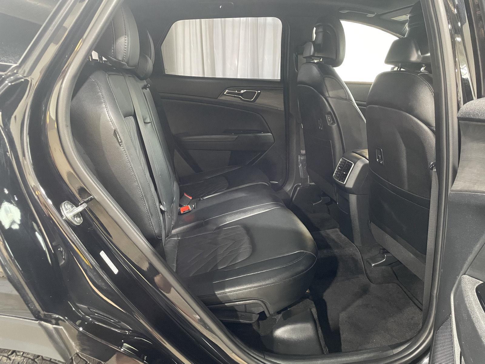 Vehicle photo 26