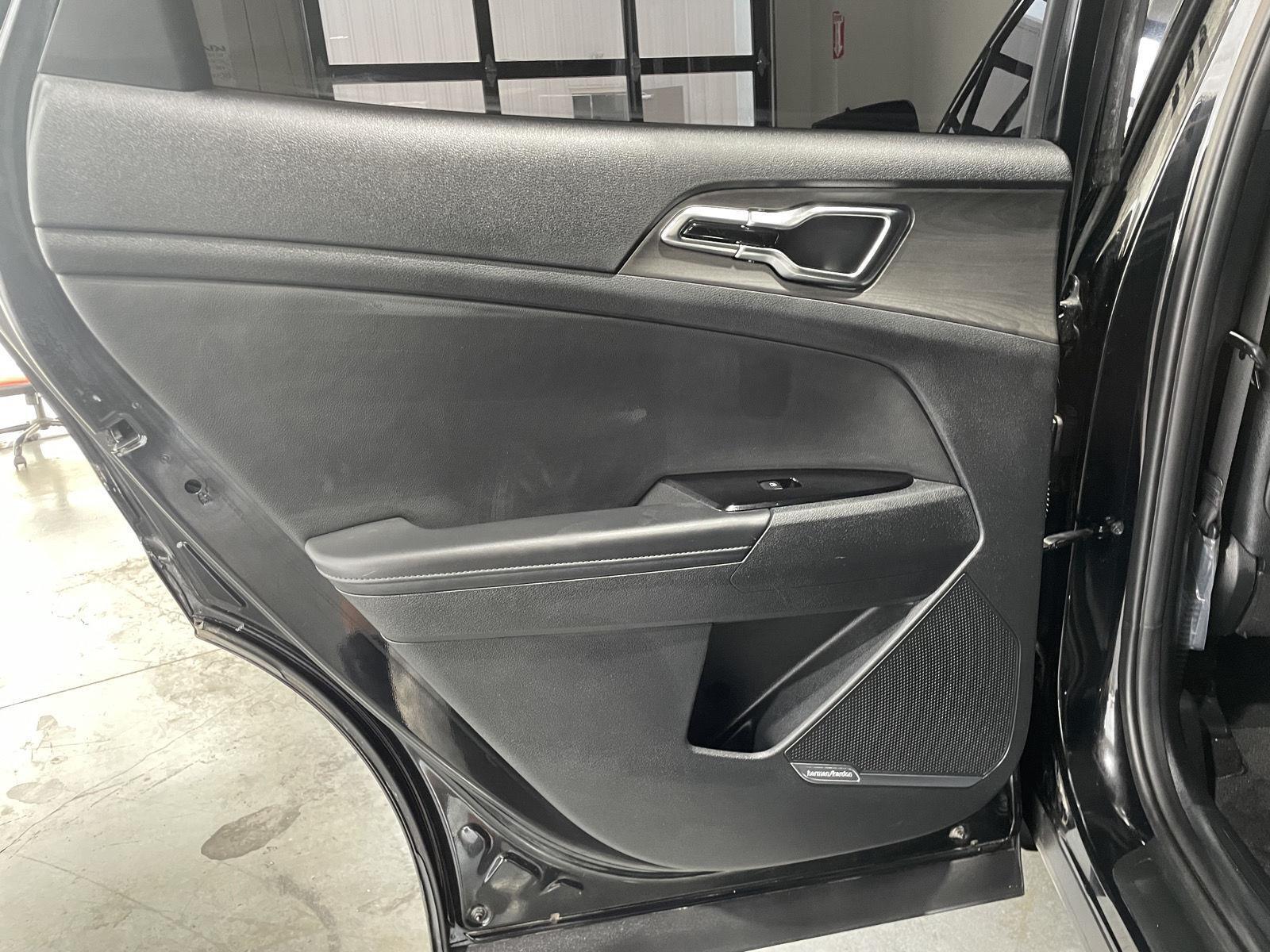 Vehicle photo 27