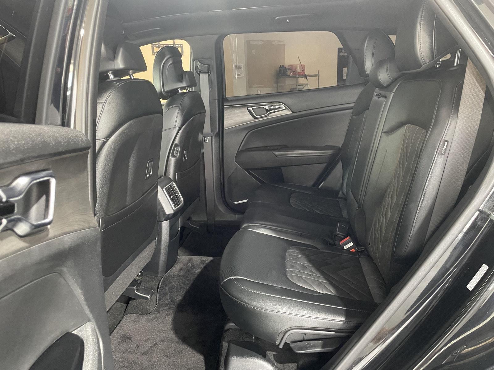 Vehicle photo 28
