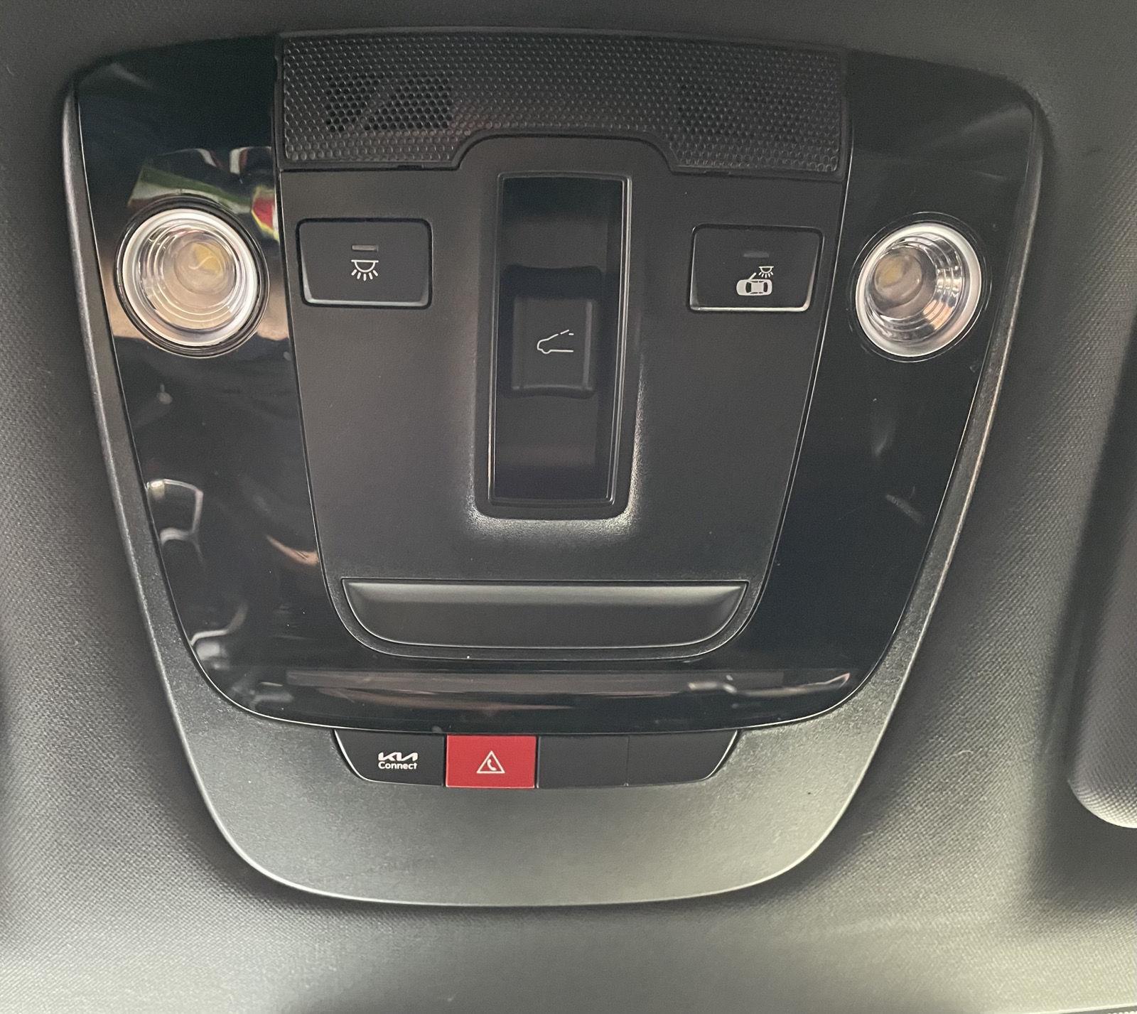 Vehicle photo 29