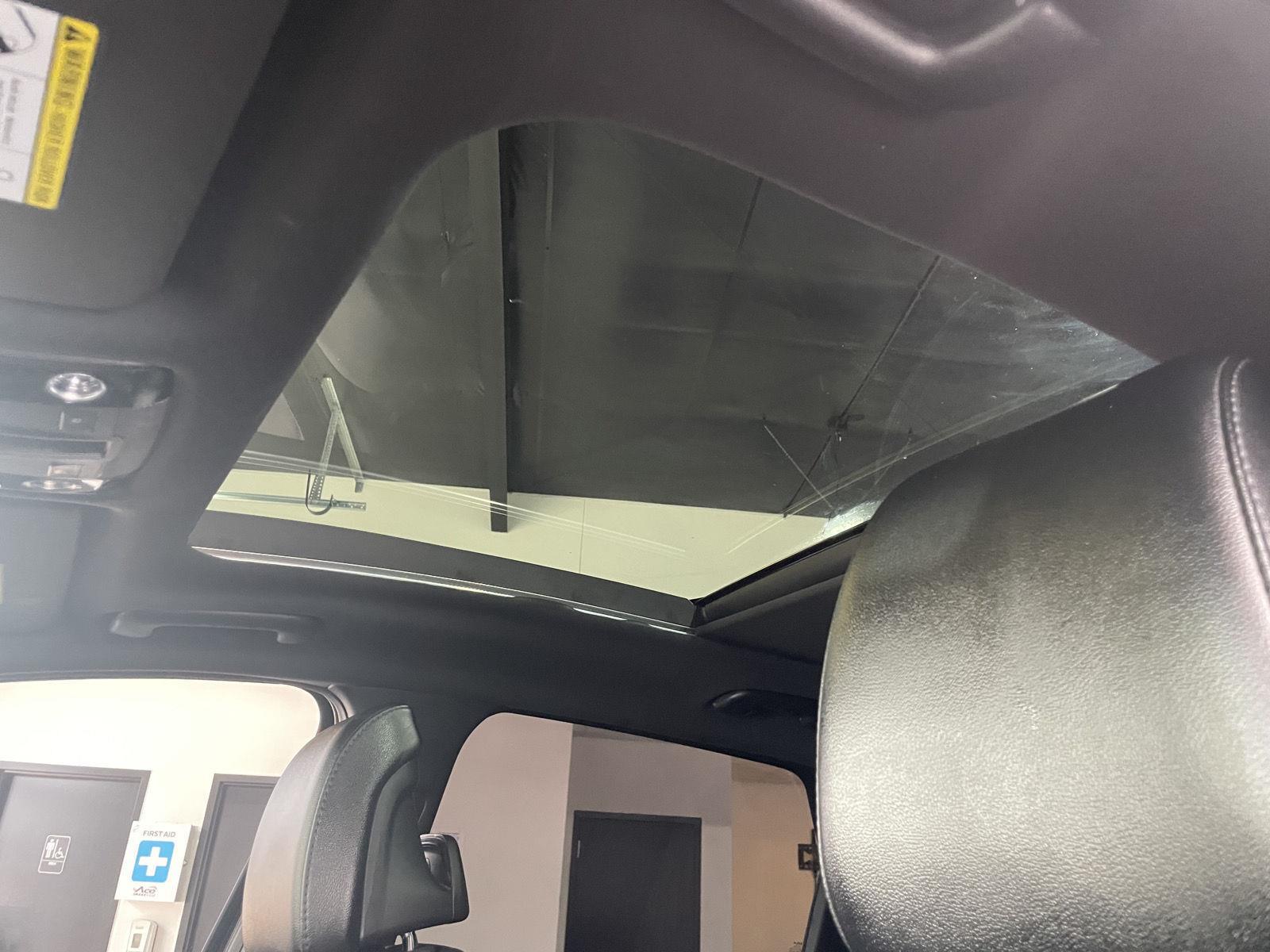 Vehicle photo 30