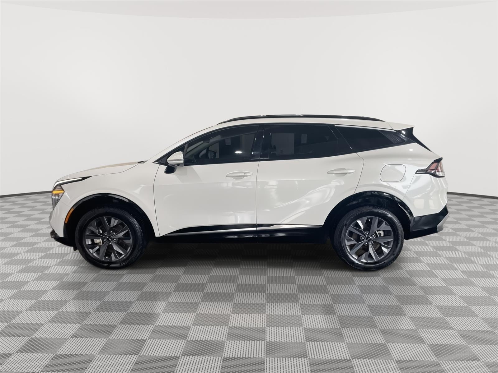Vehicle photo 2