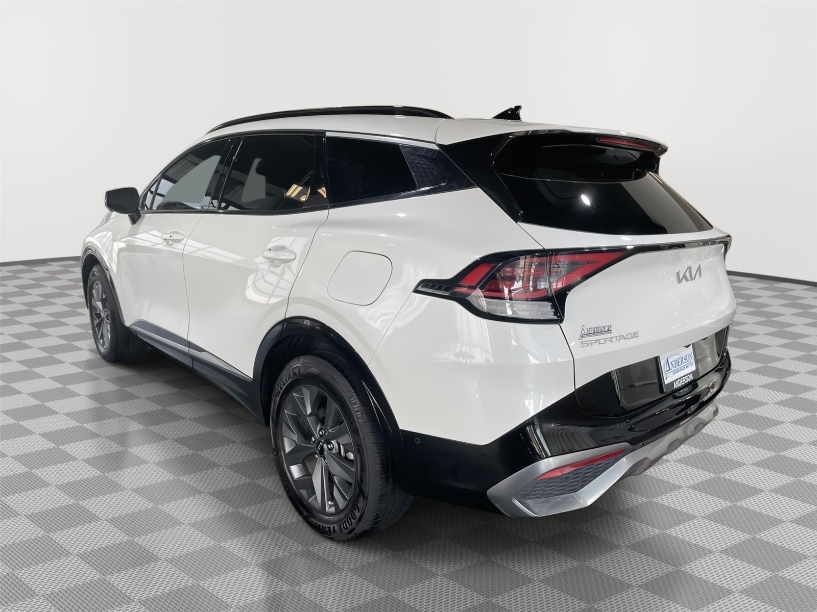 Vehicle photo 4