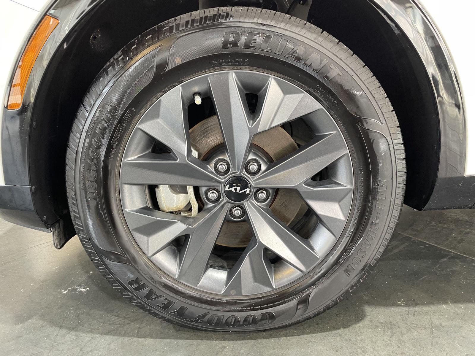 Vehicle photo 10
