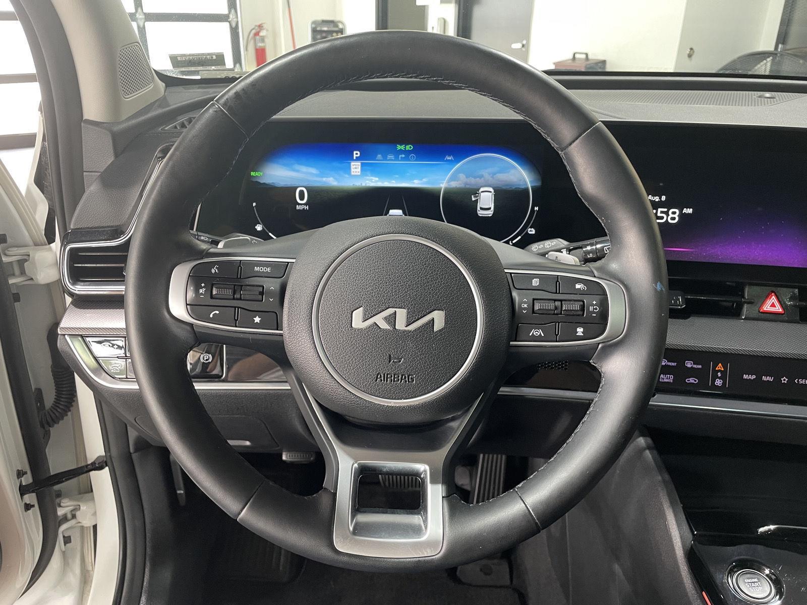 Vehicle photo 12
