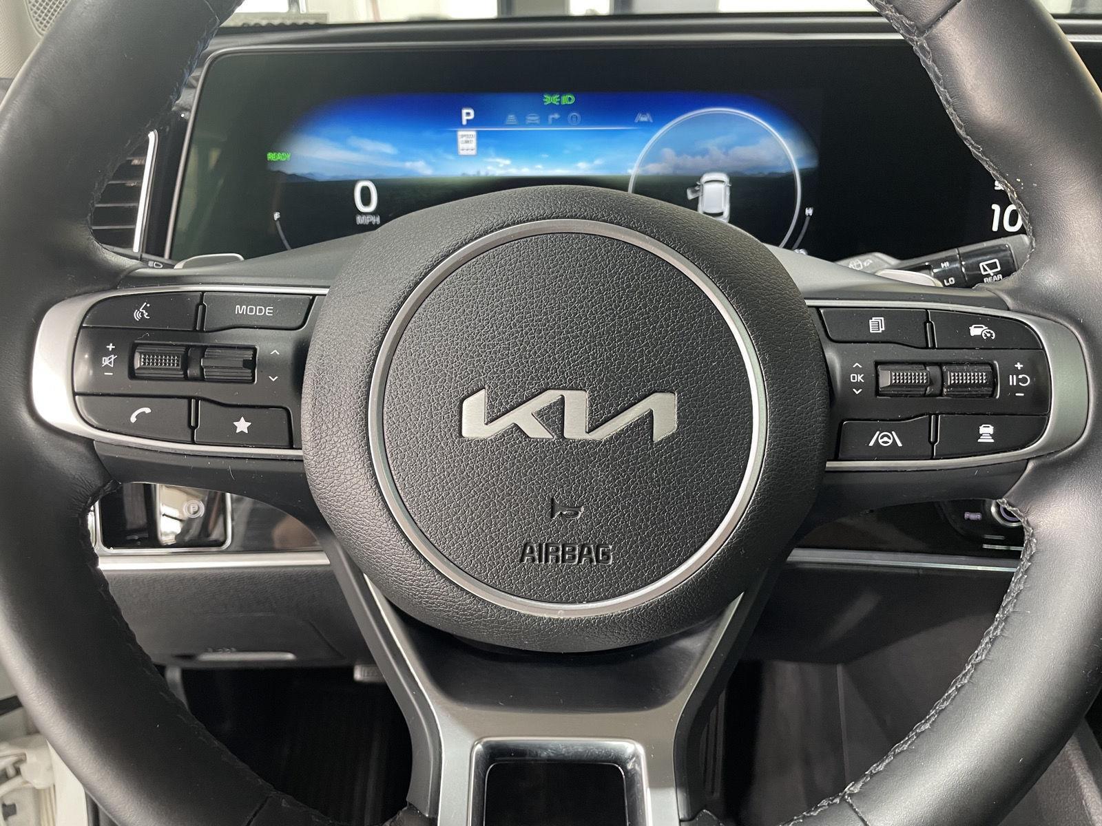 Vehicle photo 13