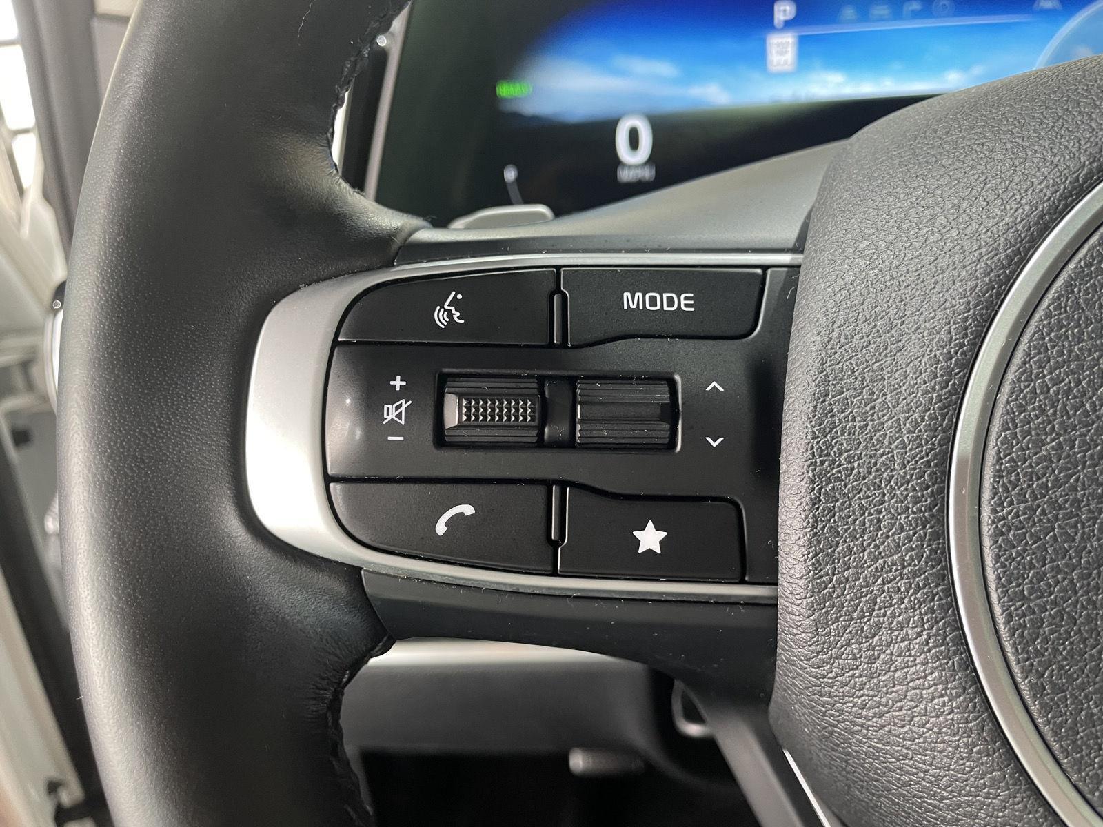 Vehicle photo 14