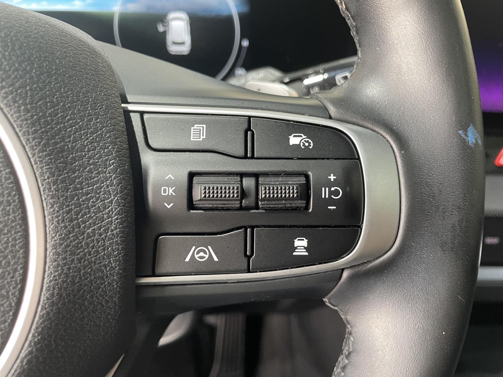 Vehicle photo 15