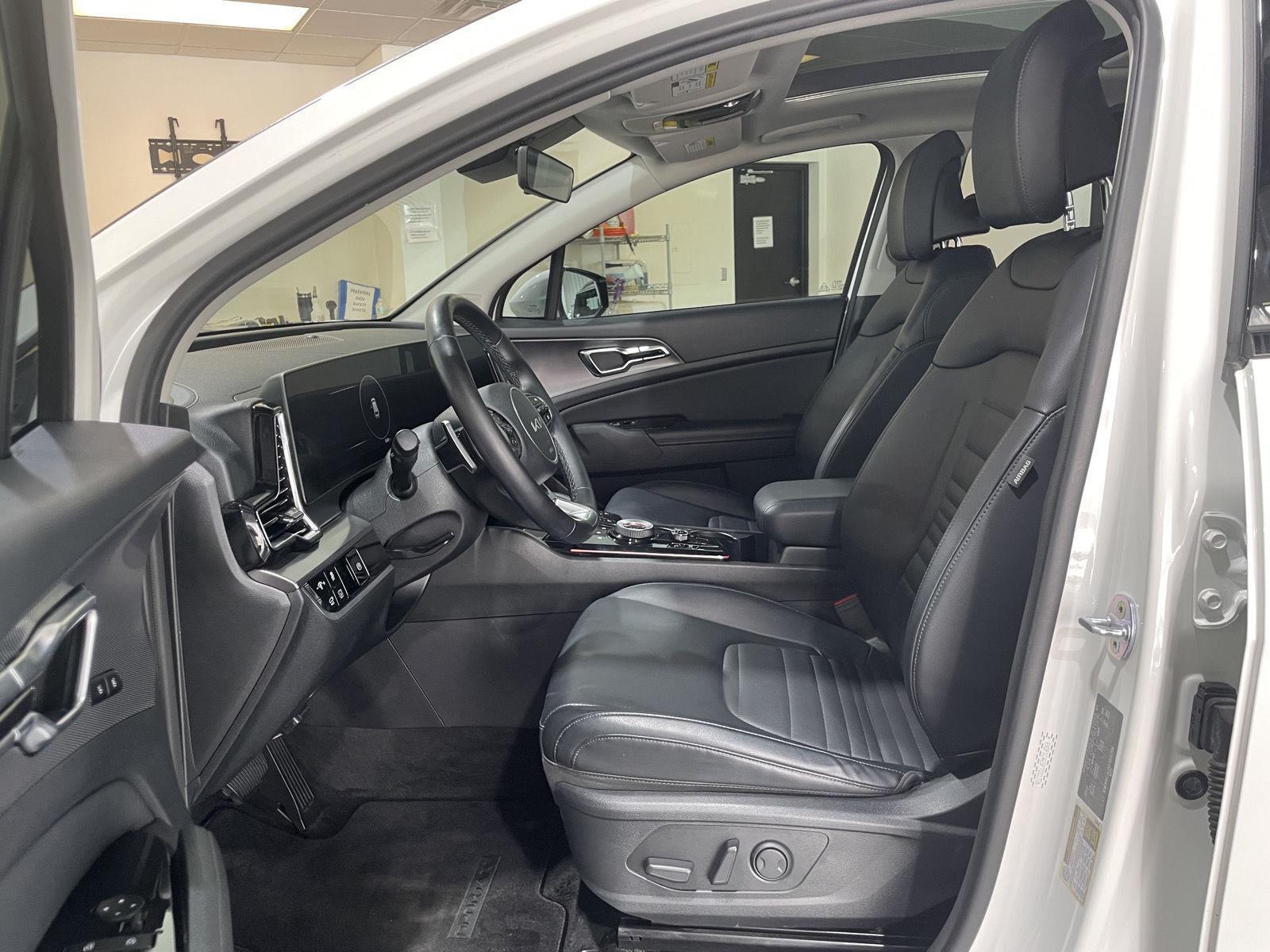Vehicle photo 18