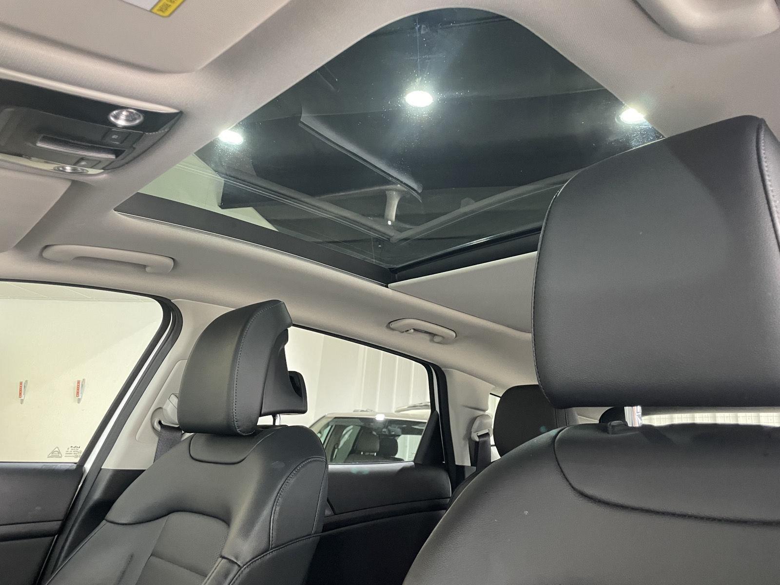 Vehicle photo 19