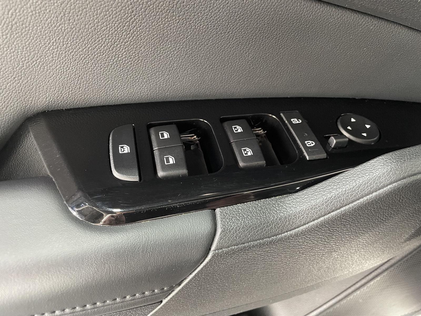 Vehicle photo 22