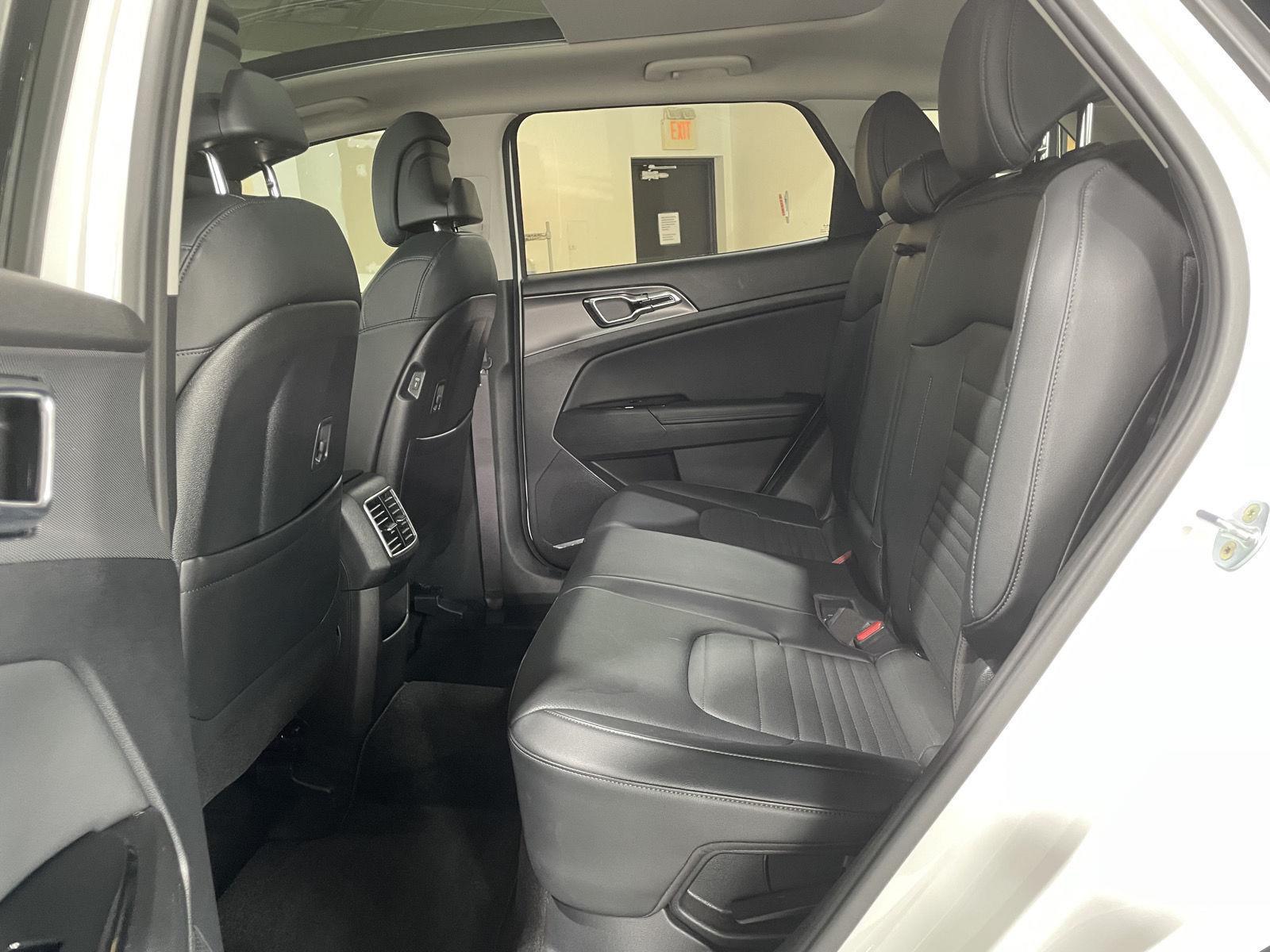Vehicle photo 24