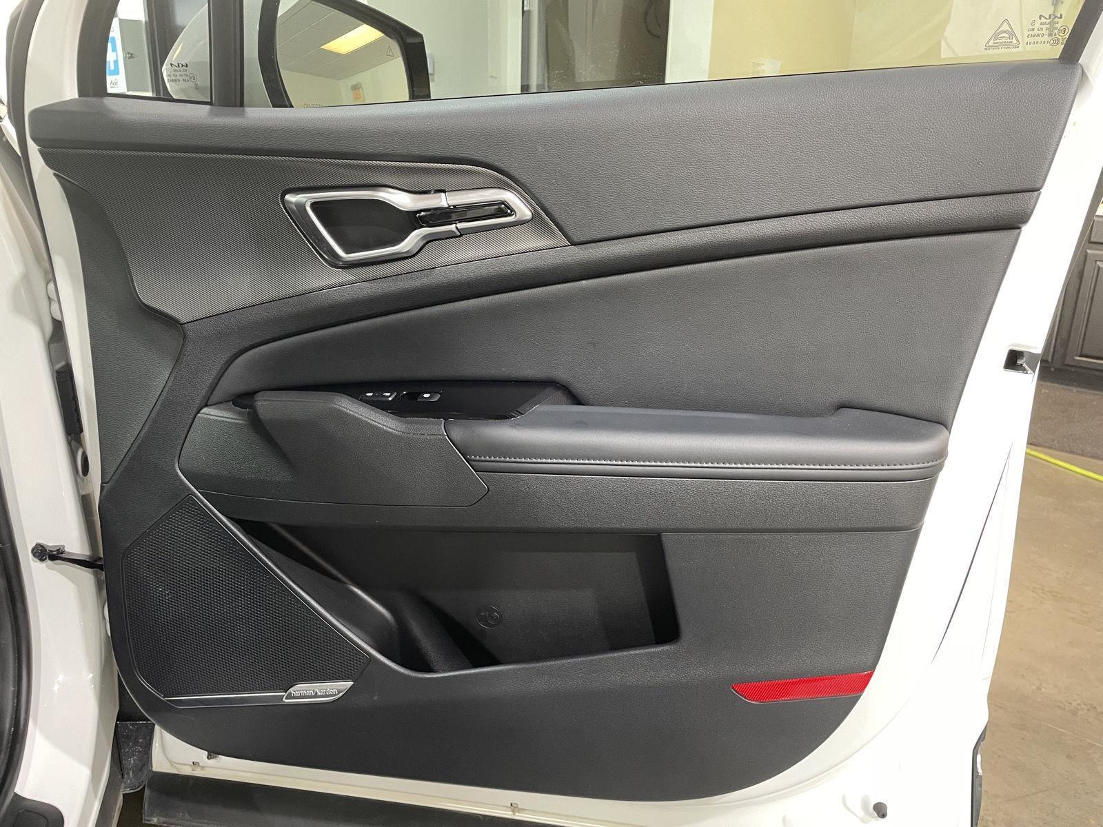 Vehicle photo 27