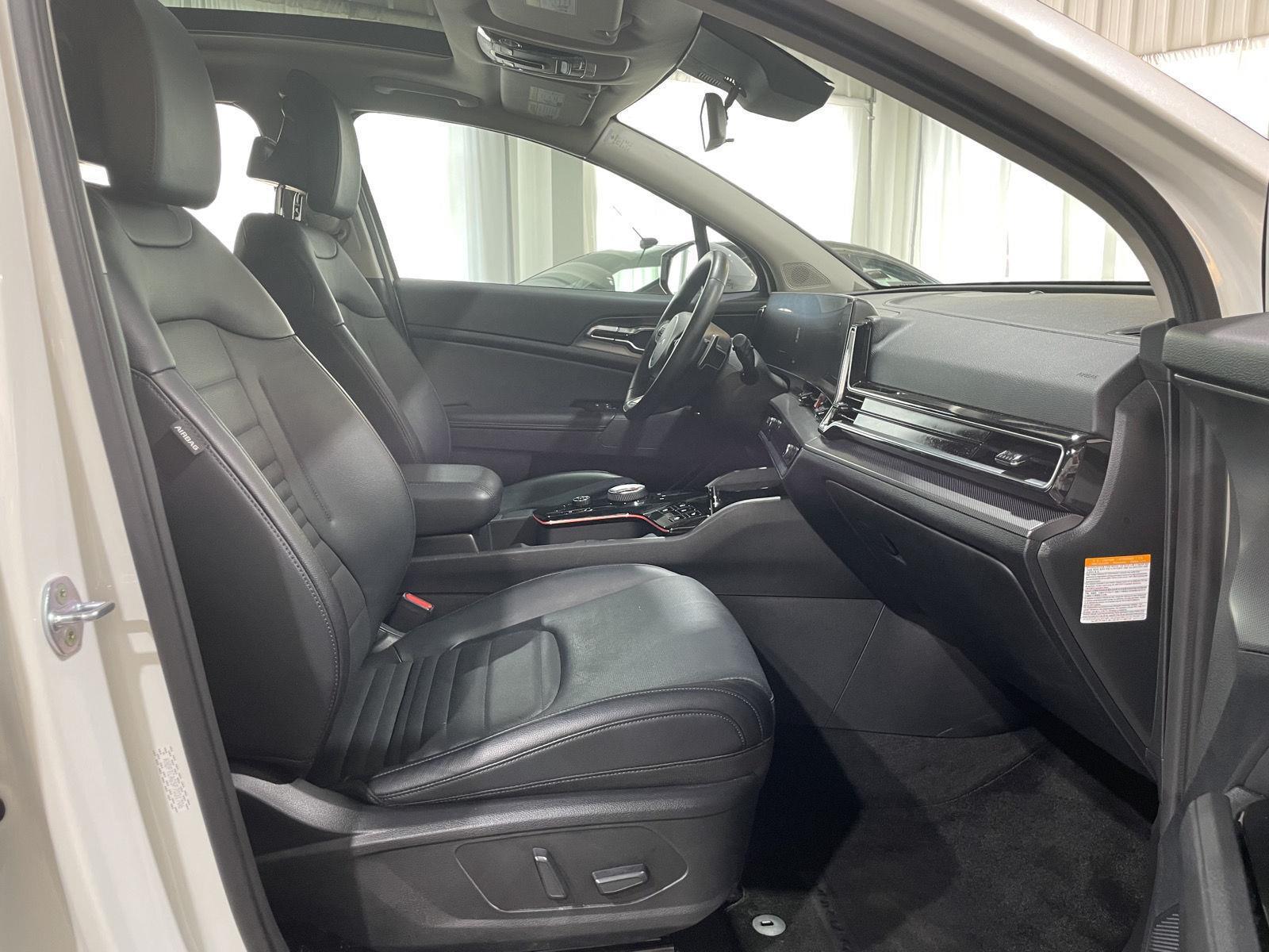 Vehicle photo 28