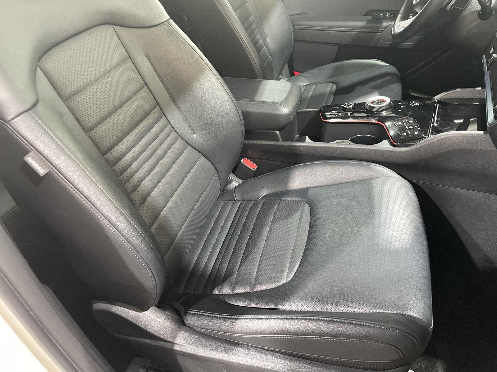 Vehicle photo 29