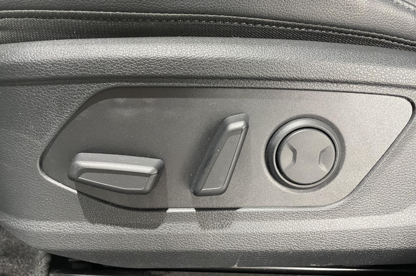 Vehicle photo 20