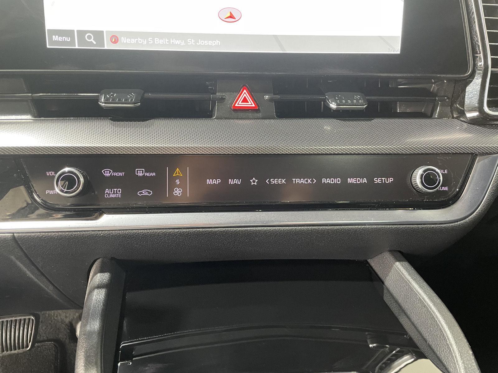 Vehicle photo 32