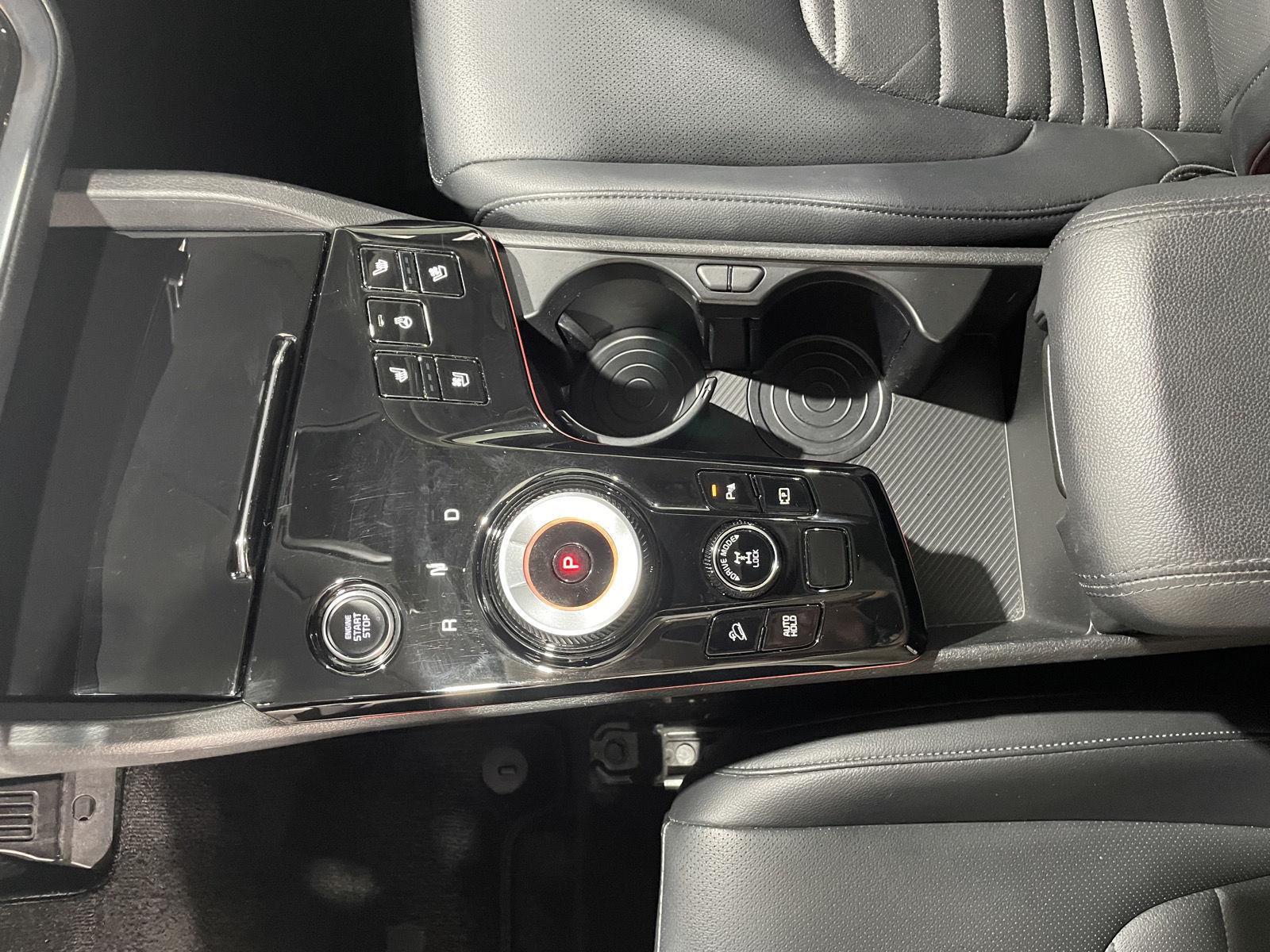 Vehicle photo 33