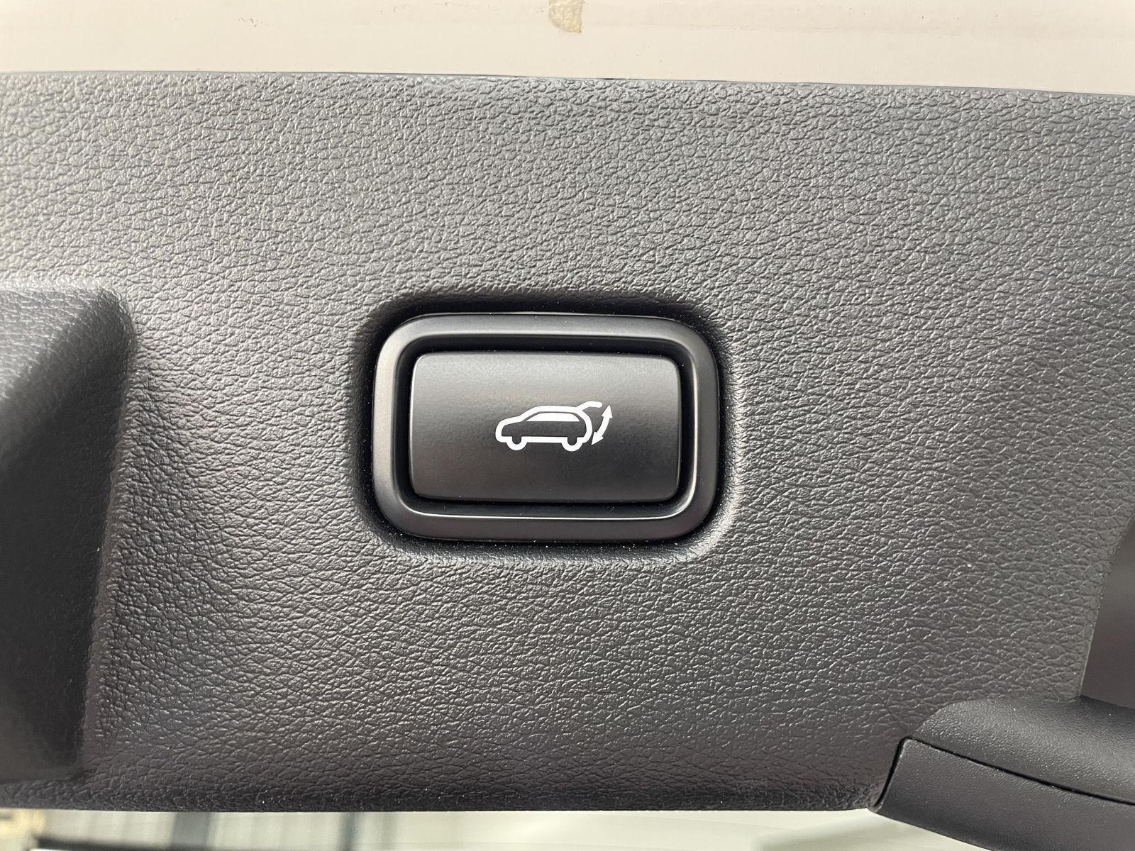Vehicle photo 38