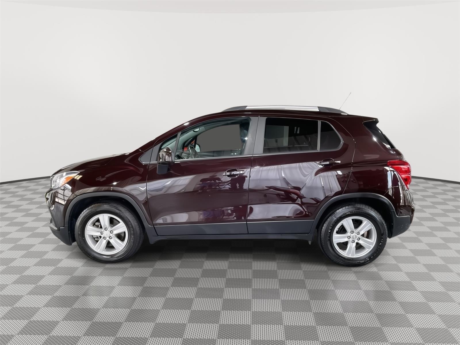 Used 2021 Chevrolet Trax LT with VIN KL7CJLSM1MB369453 for sale in Saint Joseph, MO