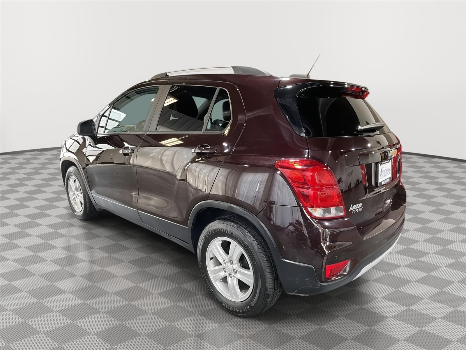 Vehicle photo 9