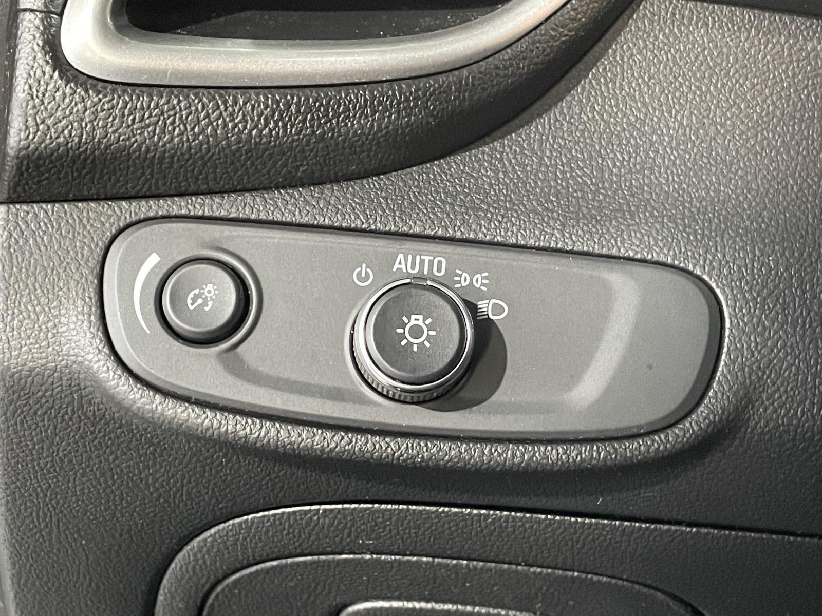 Vehicle photo 16