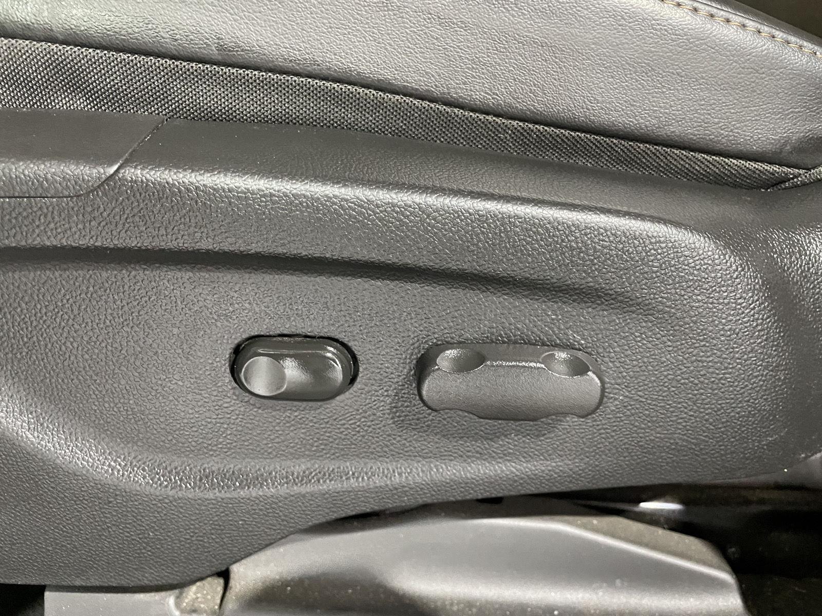 Vehicle photo 21