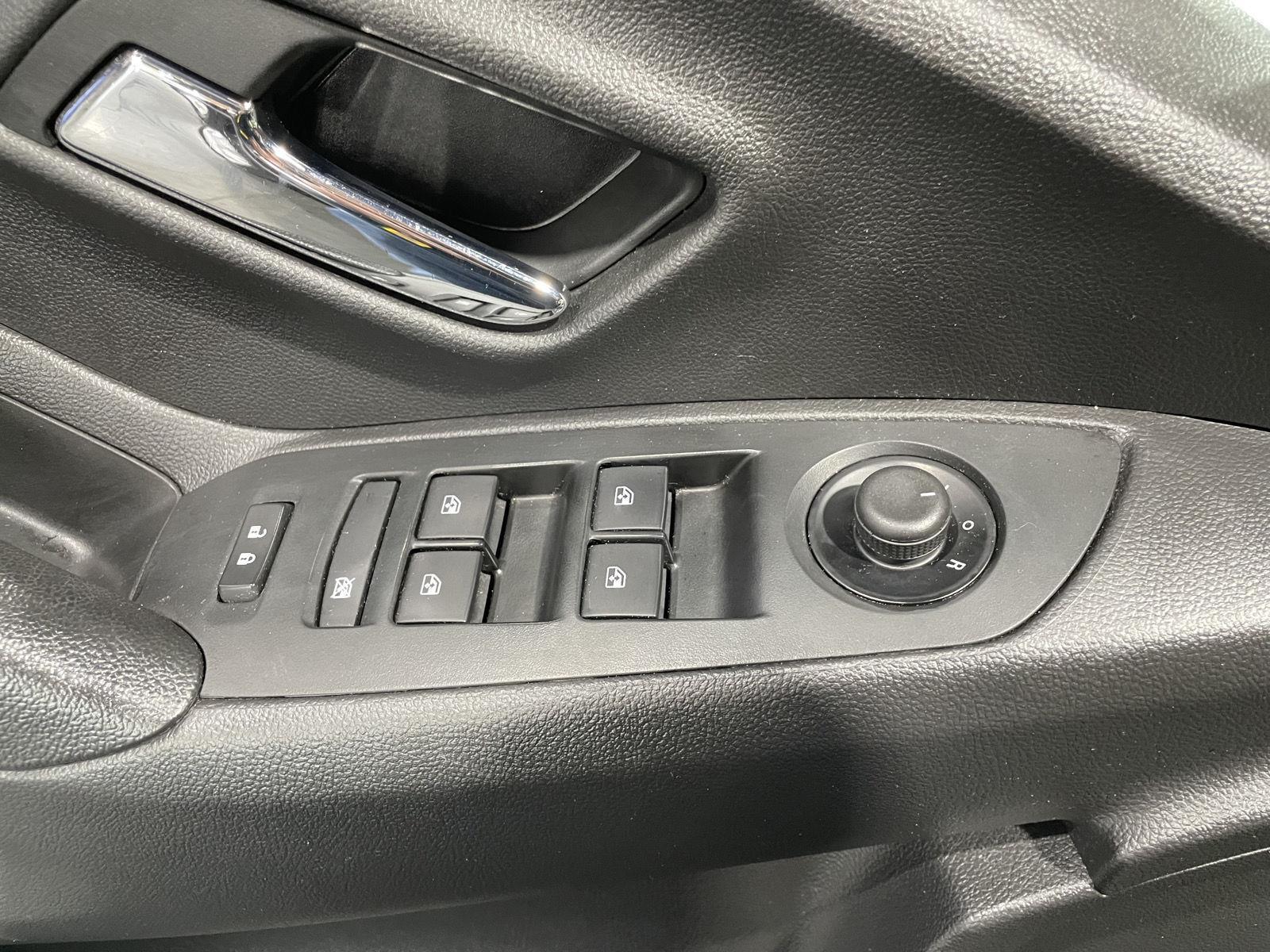 Vehicle photo 23