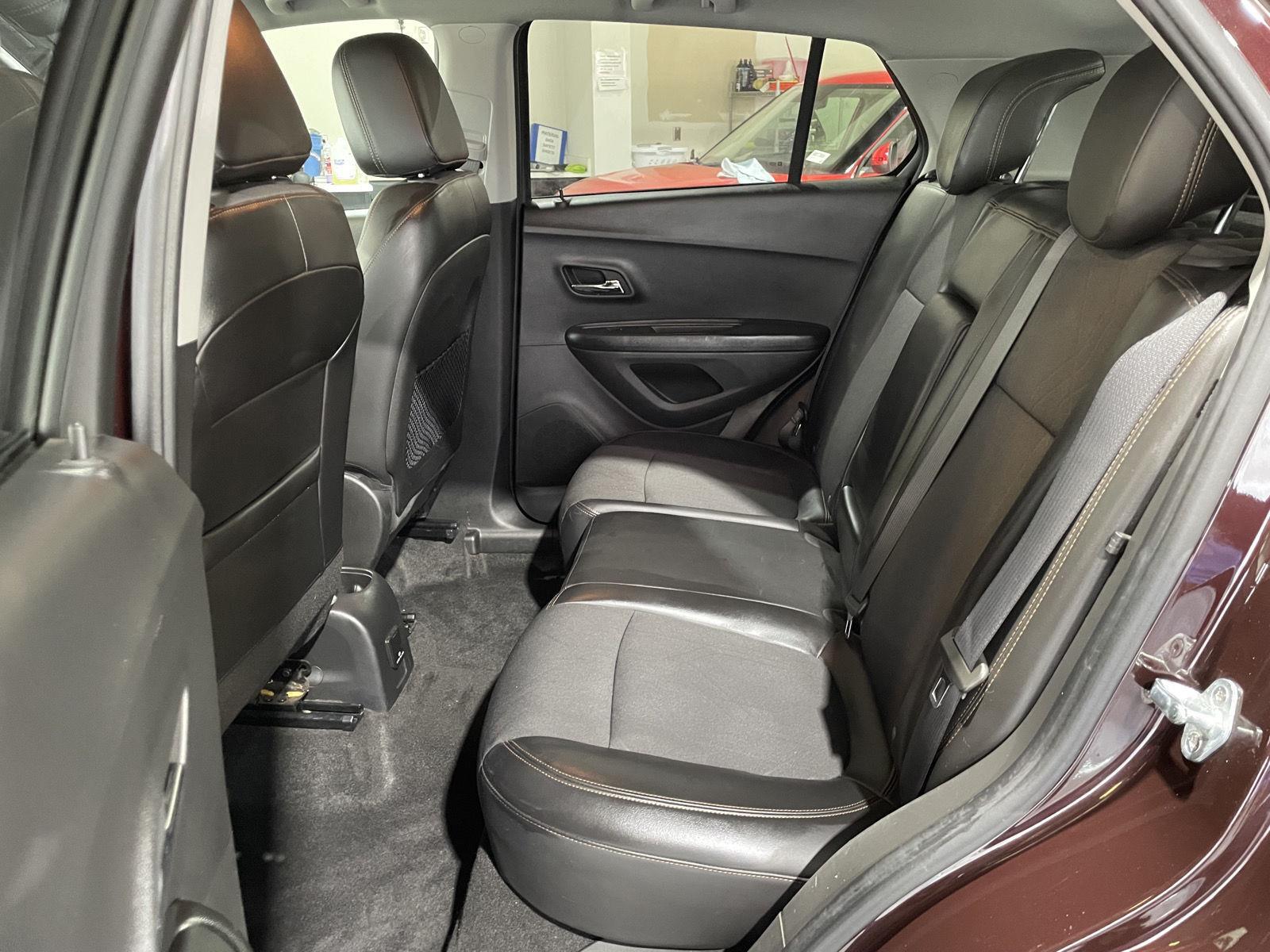 Vehicle photo 25
