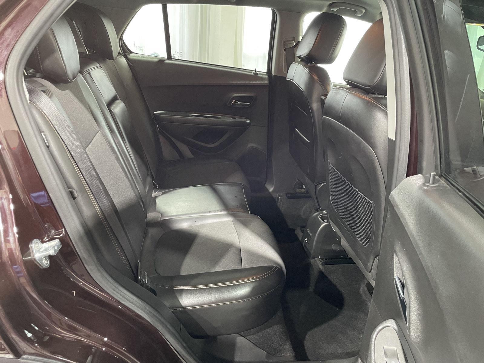 Vehicle photo 26
