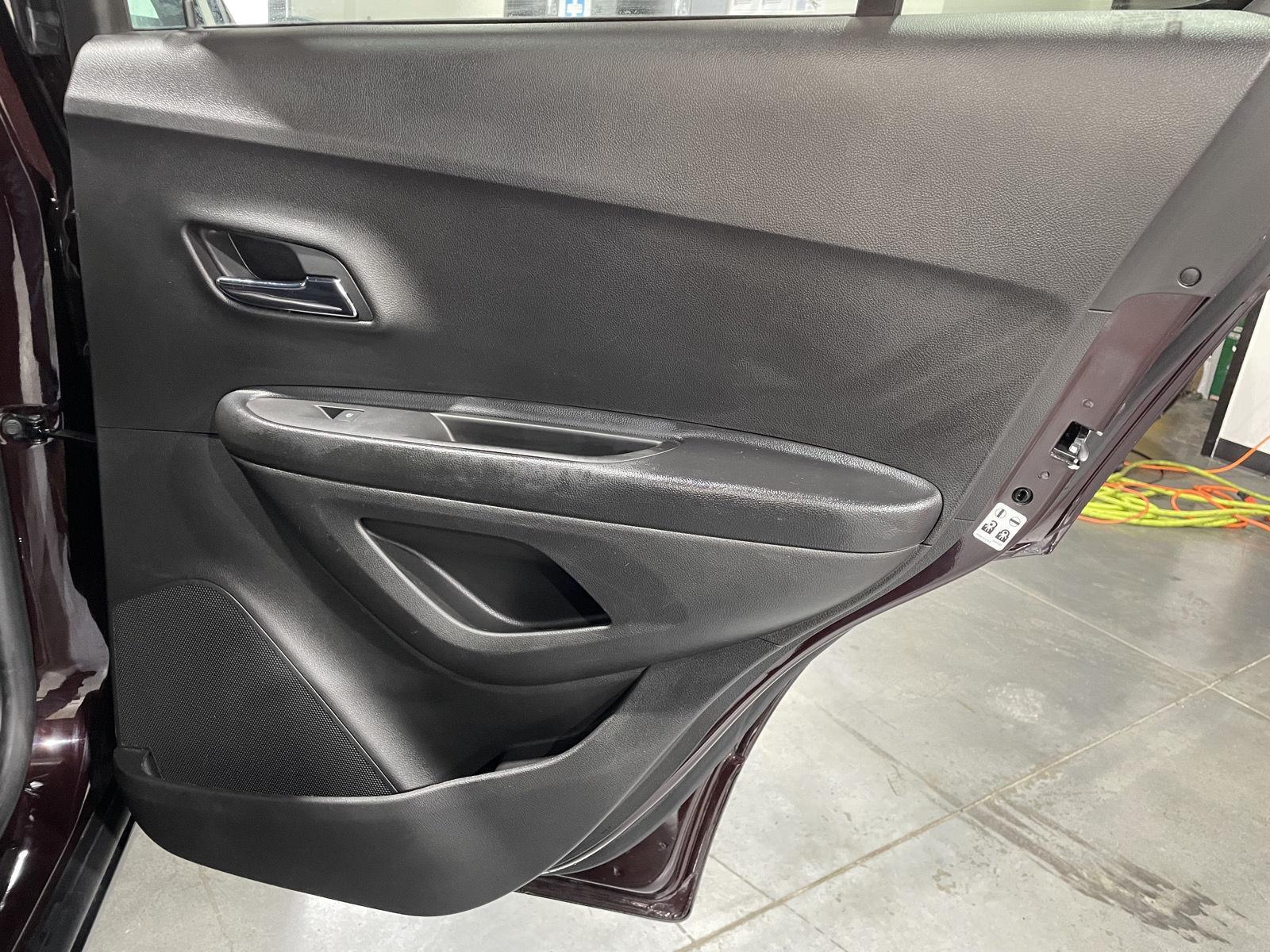 Vehicle photo 27