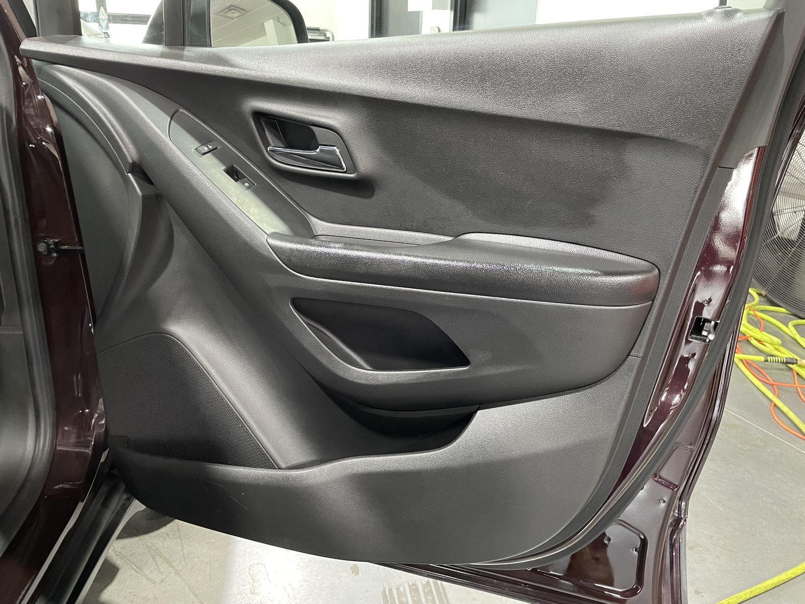 Vehicle photo 28