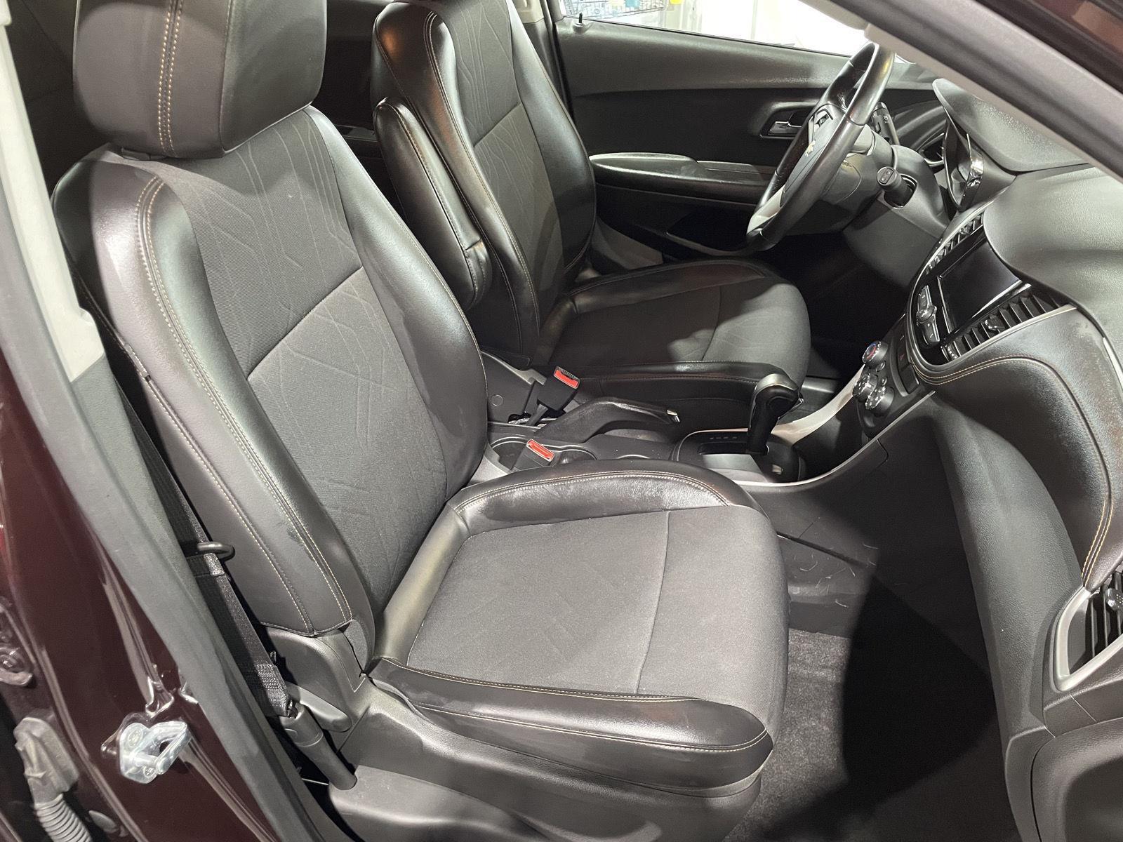 Vehicle photo 30