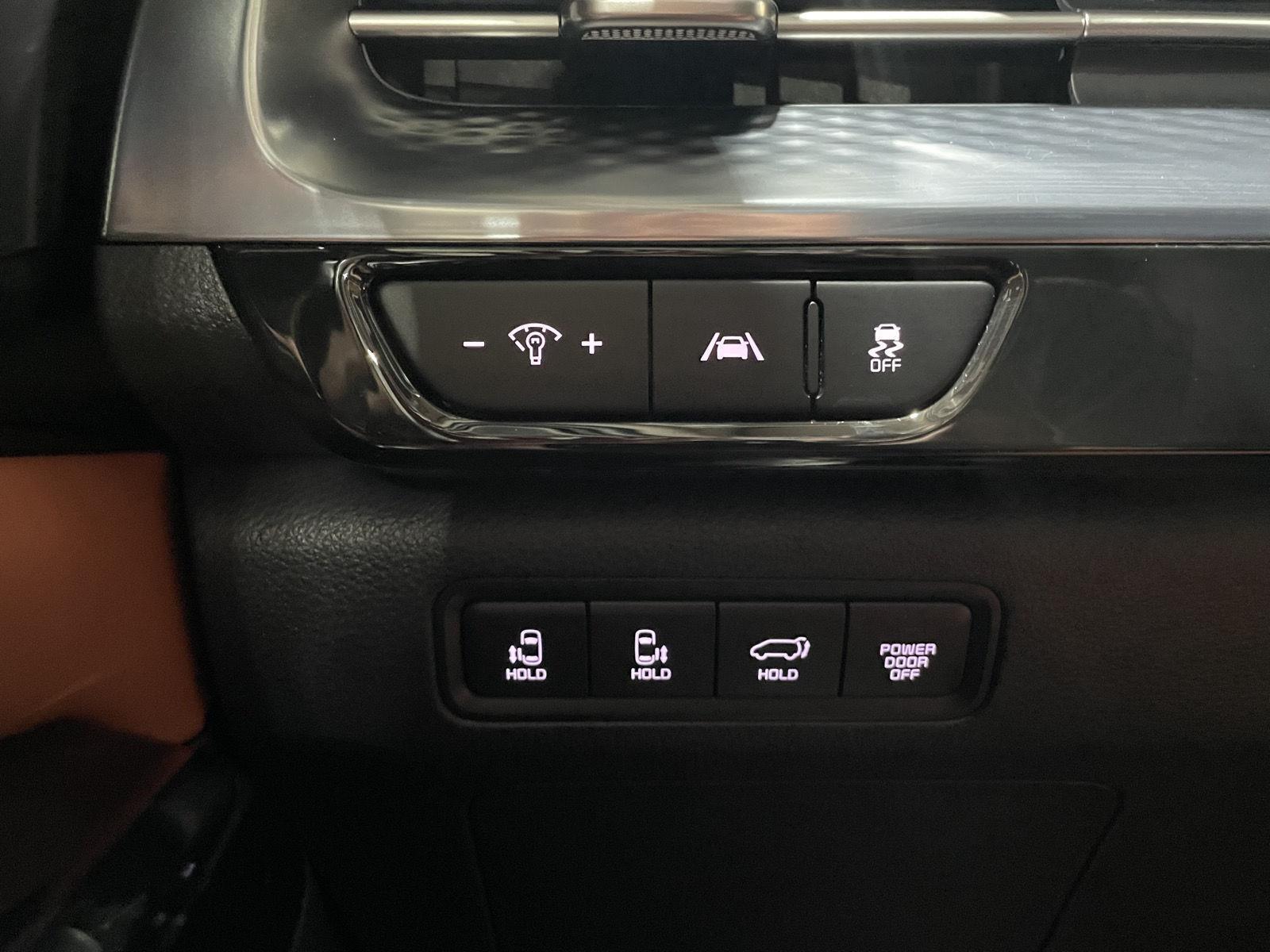 Vehicle photo 12