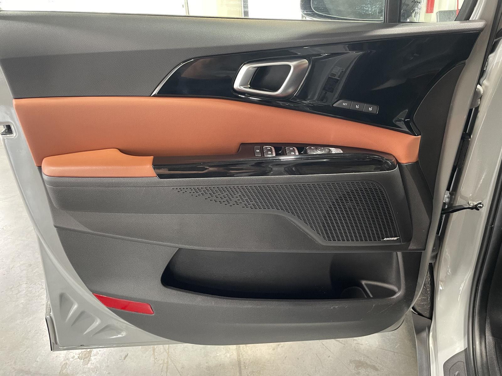 Vehicle photo 13