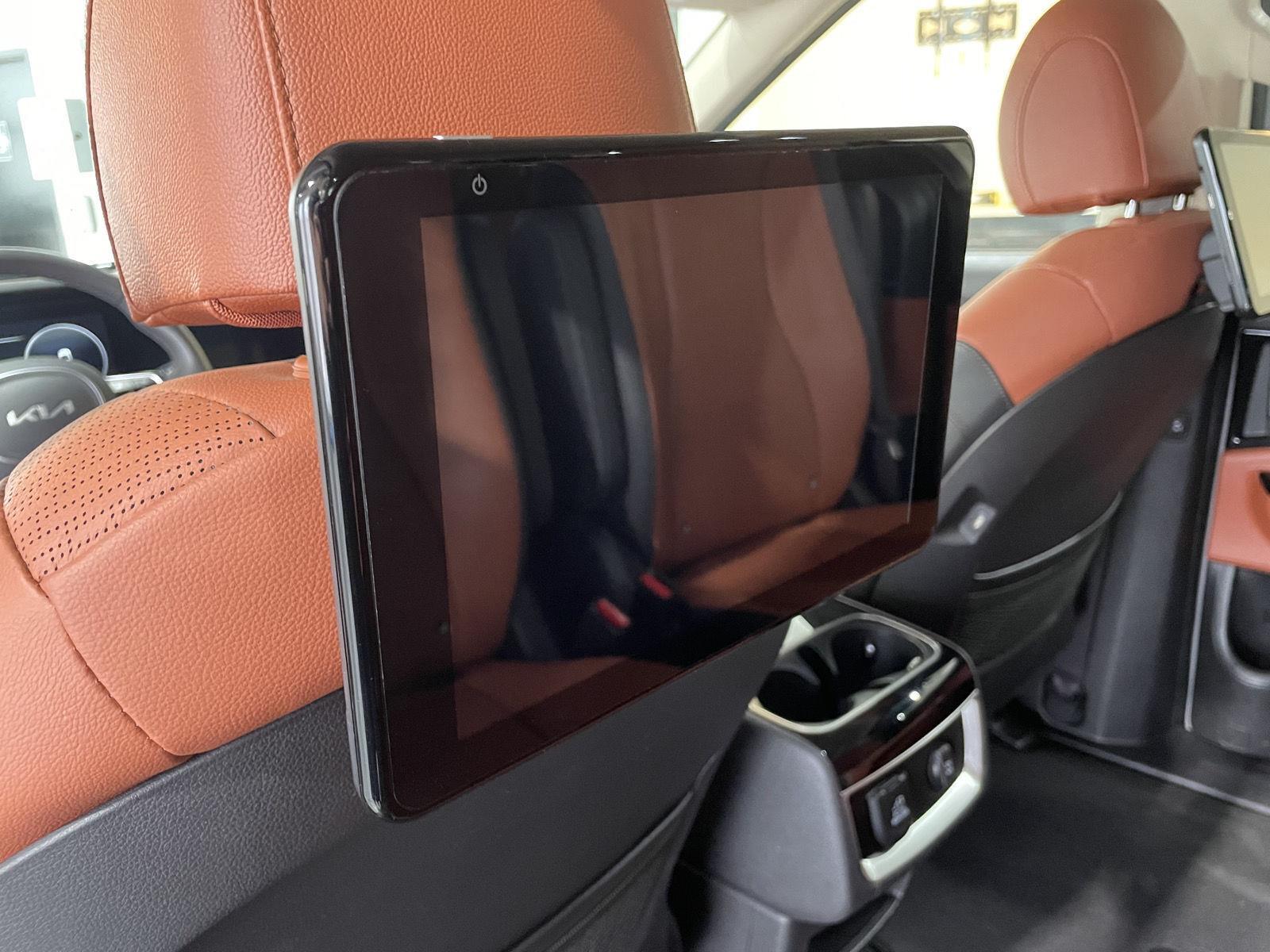 Vehicle photo 21