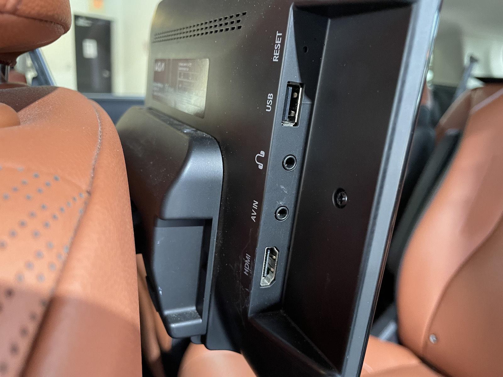 Vehicle photo 22