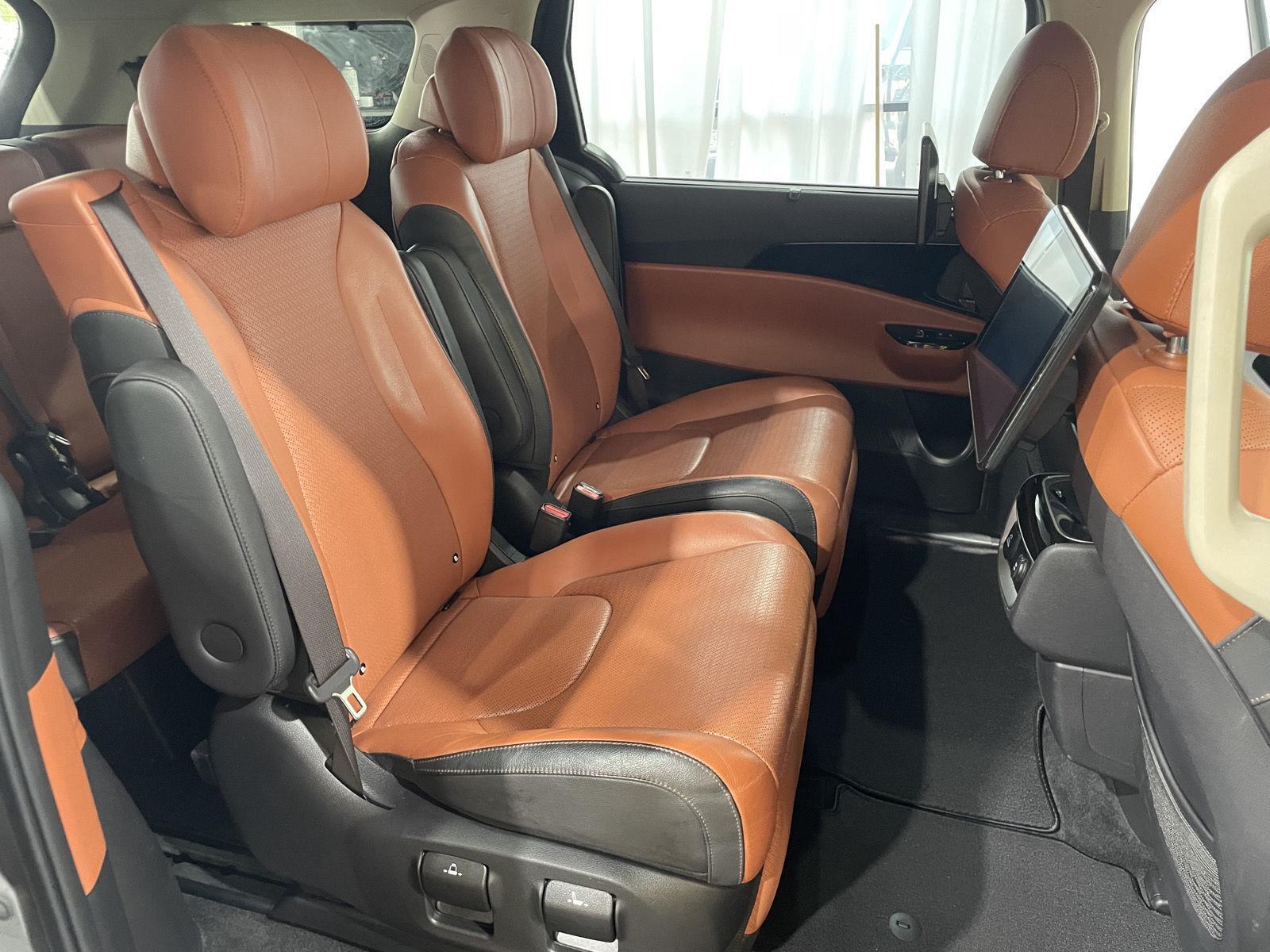 Vehicle photo 23