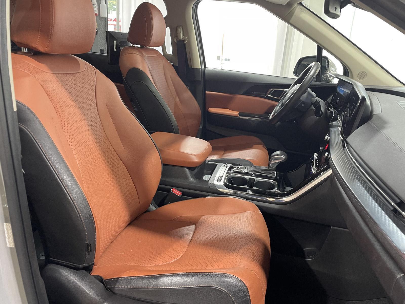 Vehicle photo 26