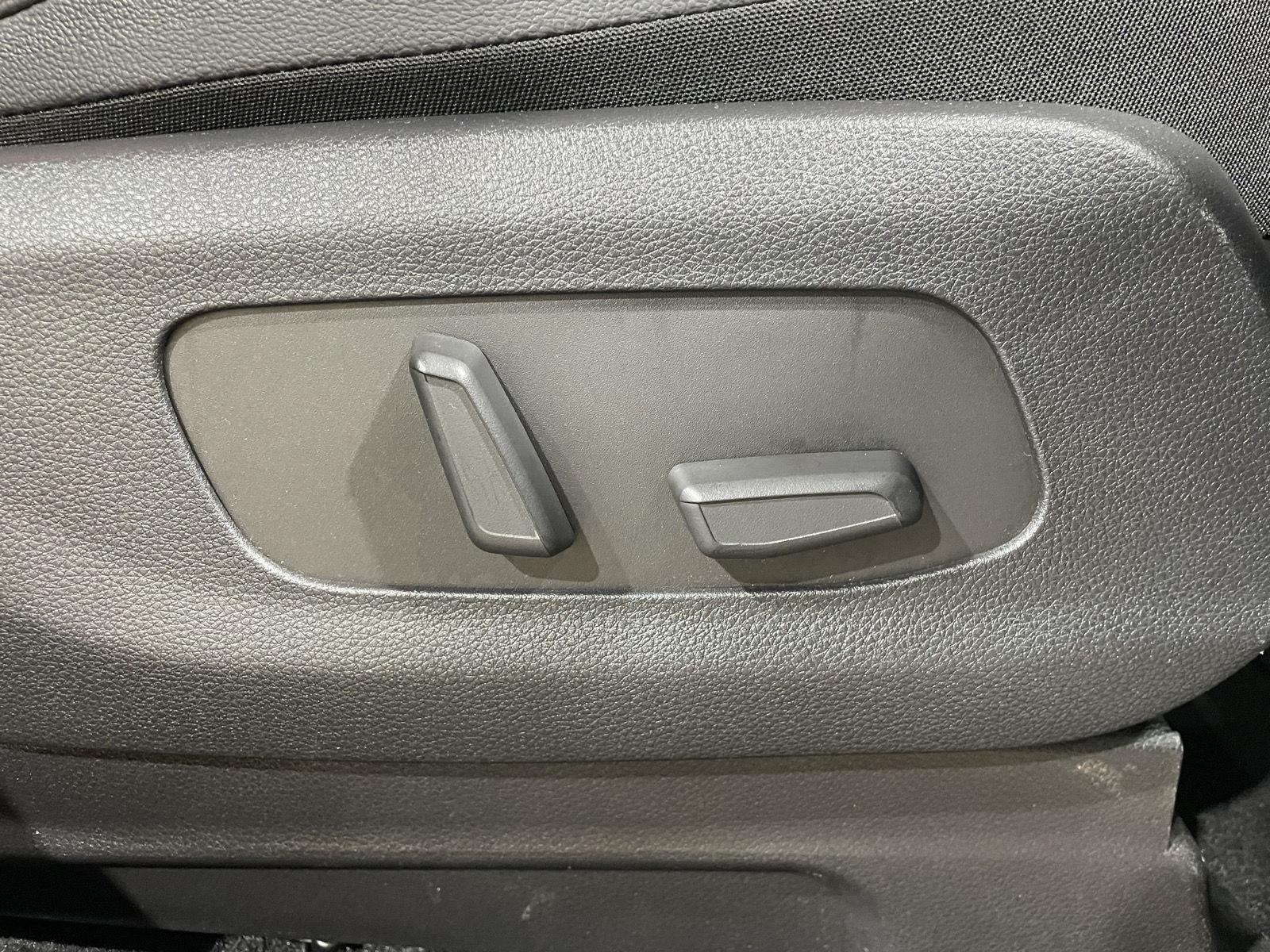 Vehicle photo 27