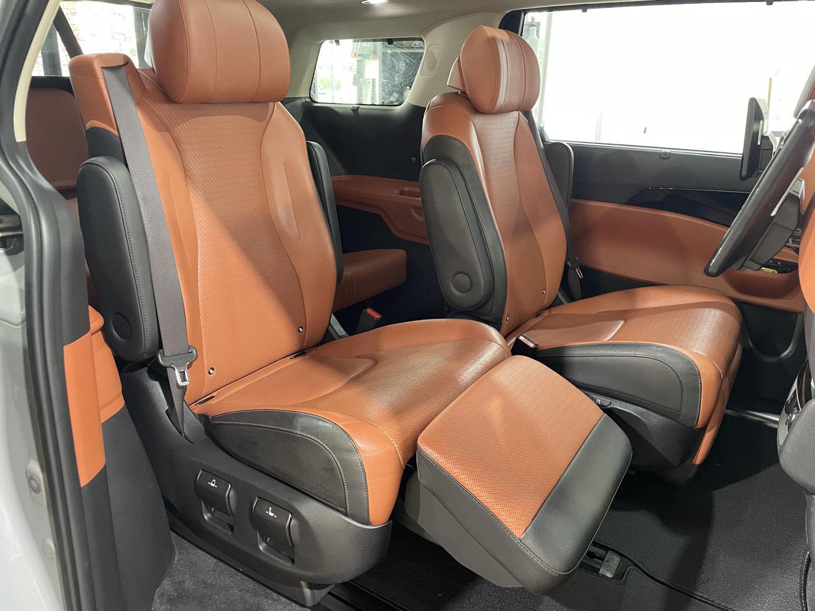 Vehicle photo 29